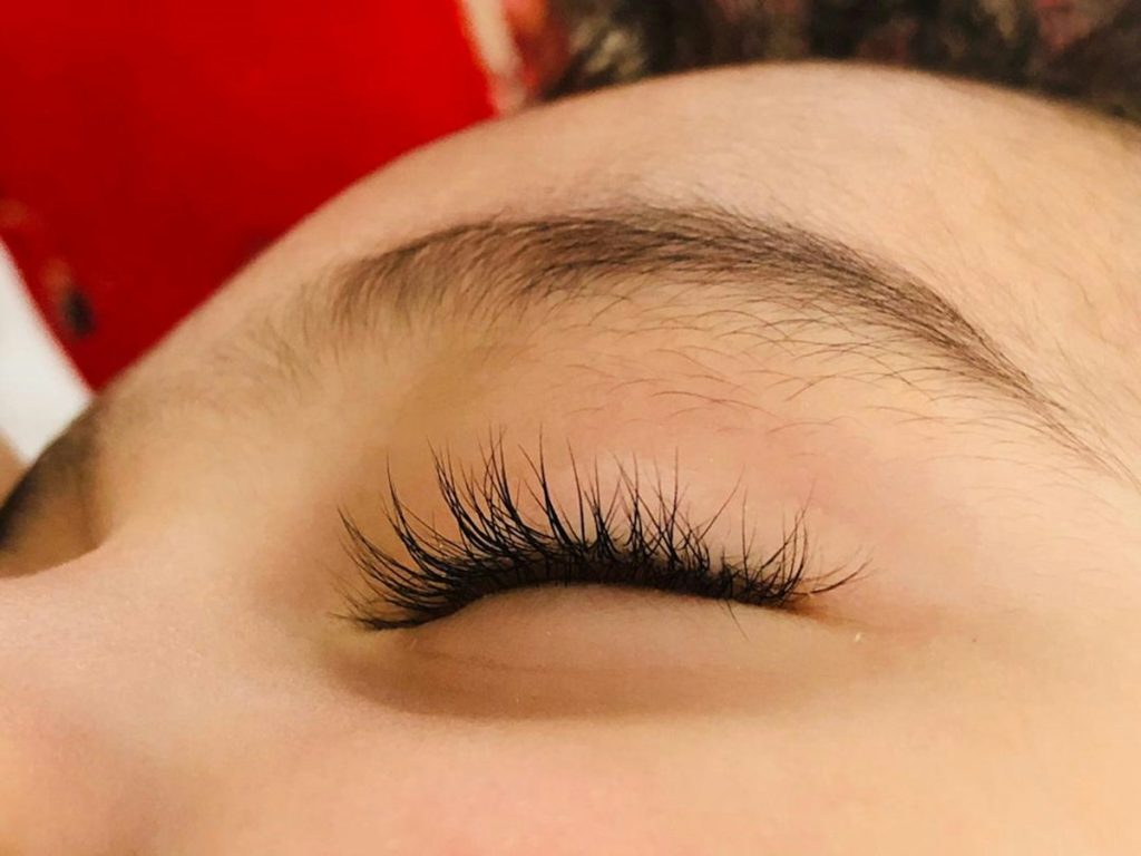 Lash extensions: closed eye with fluffy lash extensions