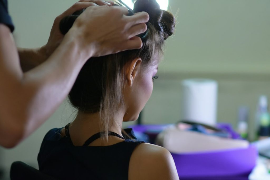 Hair spa help: scalp massage during a hair spa