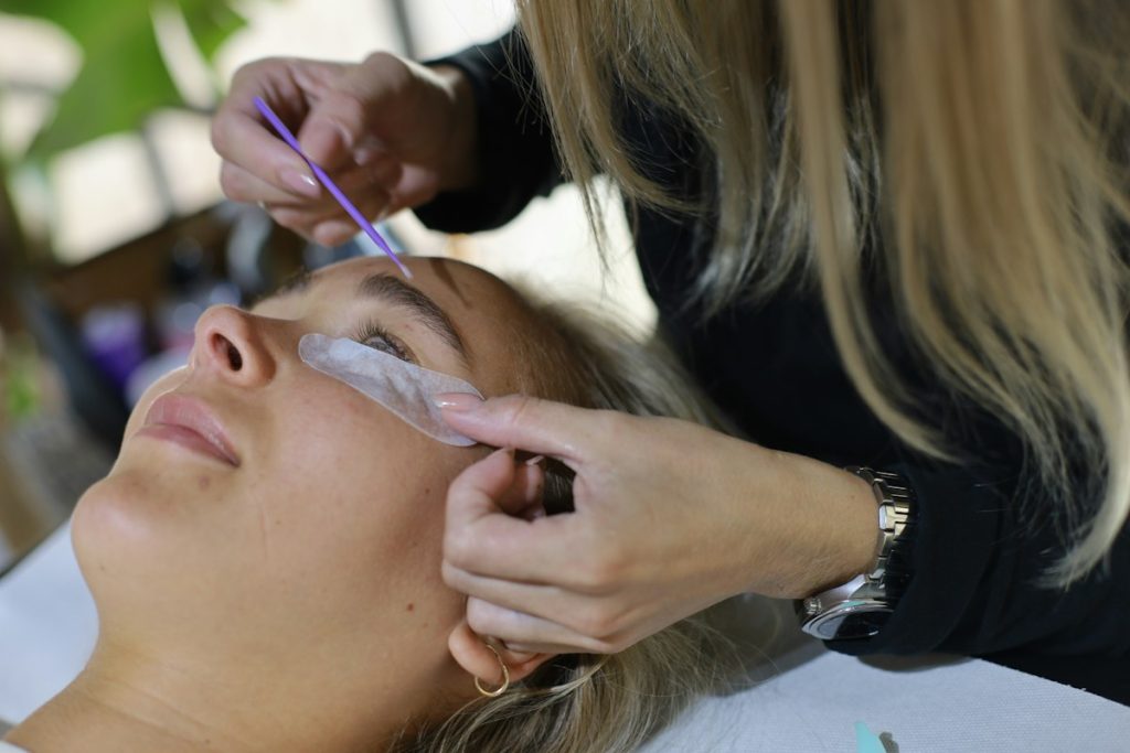 Best parlour near me within 400m: beautician working on a client's lashes